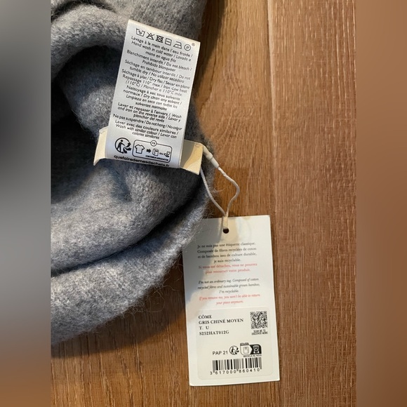 Sézane Come Hooded Scarf NWT in Mid Heather
Grey - Picture 7 of 7